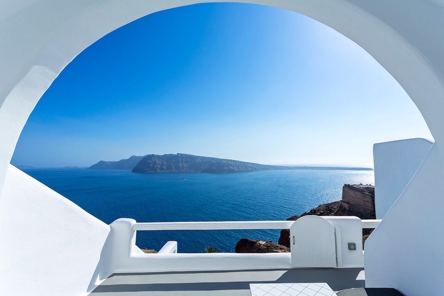 Greece Travel Blog_Where To Stay In Santorini Greece_Greece Travel Blog_Where To Stay In Santorini Greece_Charisma Suites