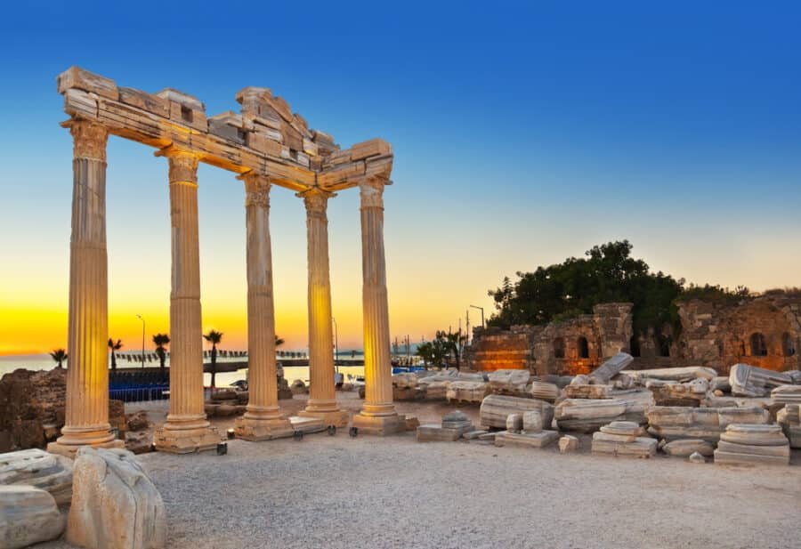 Turkish Riviera - Old ruins in Side, Turkey at sunset — Photo