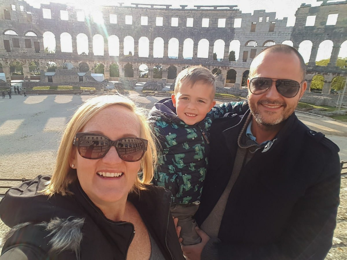 Sj, Mate & Vladimir taking a selfie in front of Pula arena while traveling in Croatia.