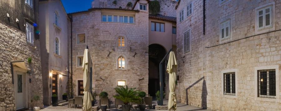 Things to do in Croatia_Unique Luxury Accomodation Vestibul Palace_Croatia Travel Blog