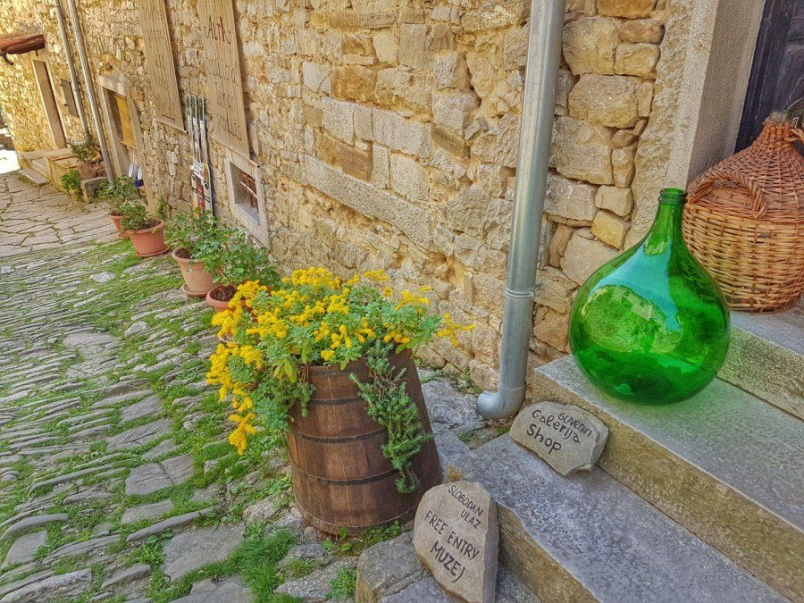 Worlds Smallest Town Hum Croatia Share Istria - Croatia Travel Blog